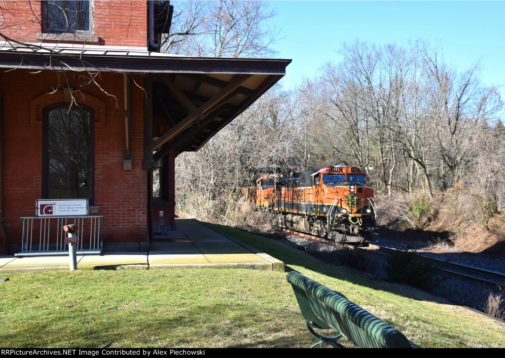 BNSF 1121